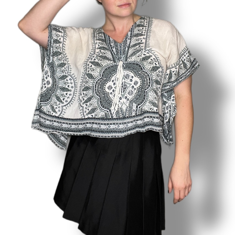 Funky Y2K Vintage Boho Top Size Small Gray and White